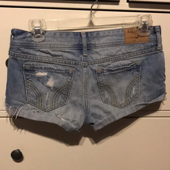 Hollister distressed denim shorts - SZ 1 - Picture 2 of 3